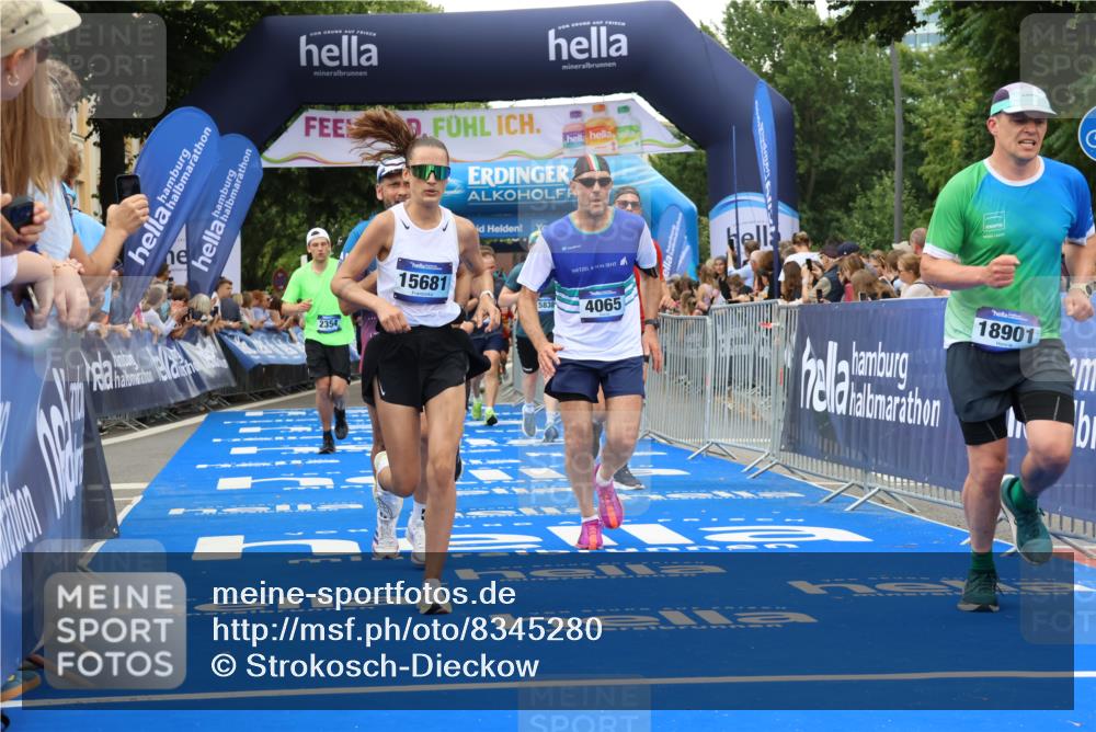 29.06.2025 - hella hamburg halbmarathon Strokosch-Dieckow http://msf.ph/oto/8345280 29.06.2025 10:53:18 Ziel 1683, 1727, 2074, 2354, 4065, 6198, 6629, 6942, 7312, 7383, 8273, 8361, 8651, 9142, 11844, 12490, 12875, 13997, 15179, 15681, 15838, 16929, 18134, 18901 meine-sportfotos.de
