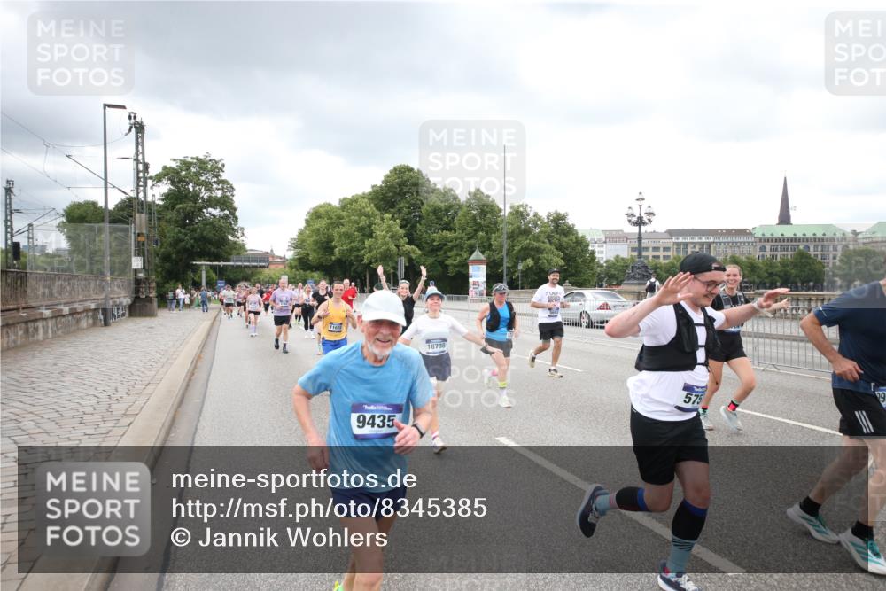 29.06.2025 - hella hamburg halbmarathon Jannik Wohlers http://msf.ph/oto/8345385 29.06.2025 10:55:58 Lombardsbrücke 1047, 1113, 1738, 2915, 3257, 3675, 3676, 3953, 3987, 4083, 5237, 5580, 5693, 5757, 6690, 6968, 7025, 7028, 7090, 7307, 7711, 8517, 8766, 9383, 9435, 9606, 9948, 9953, 10740, 10784, 10932, 10987, 11298, 11628, 11862, 11863, 12295, 12296, 12543, 12551, 13395, 13405, 13965, 14613, 15103, 15443, 15696, 15699, 15747, 16655, 16934, 17084, 17092, 17398, 17494, 17649, 17673, 17797, 18047, 18247, 18798, 19228 meine-sportfotos.de