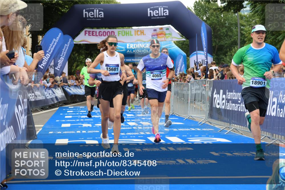 29.06.2025 - hella hamburg halbmarathon Strokosch-Dieckow http://msf.ph/oto/8345408 29.06.2025 10:53:18 Ziel 1683, 1727, 2074, 2354, 4065, 6198, 6629, 6942, 7312, 7383, 8273, 8361, 8651, 9142, 11844, 12490, 12875, 13997, 15179, 15681, 15838, 16929, 18134, 18901 meine-sportfotos.de