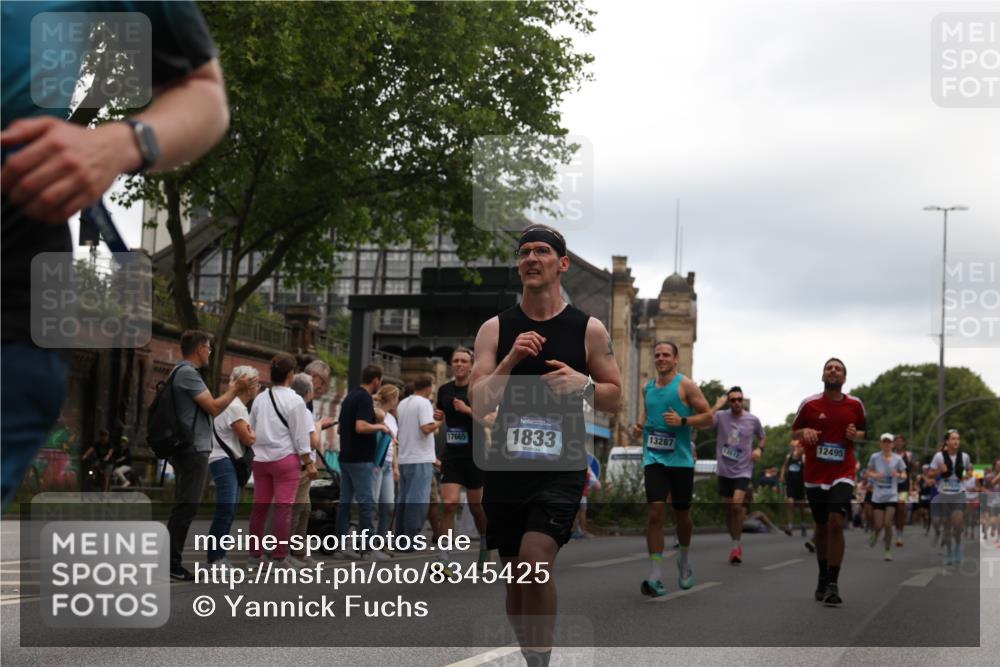 29.06.2025 - hella hamburg halbmarathon Yannick Fuchs http://msf.ph/oto/8345425 29.06.2025 10:52:24 20KM 1319, 1833, 2159, 2250, 2619, 2656, 2711, 2996, 3251, 4550, 4708, 4767, 5277, 5675, 6138, 6147, 6592, 7082, 7659, 7856, 8089, 9230, 9553, 9555, 10020, 10268, 10319, 10518, 10703, 11394, 11605, 11808, 11846, 12378, 12495, 12734, 12735, 12879, 13287, 13512, 13654, 13694, 14355, 14673, 15197, 15434, 15527, 16189, 17531, 17665, 17814, 17827, 17839, 17967, 18727, 18985 meine-sportfotos.de