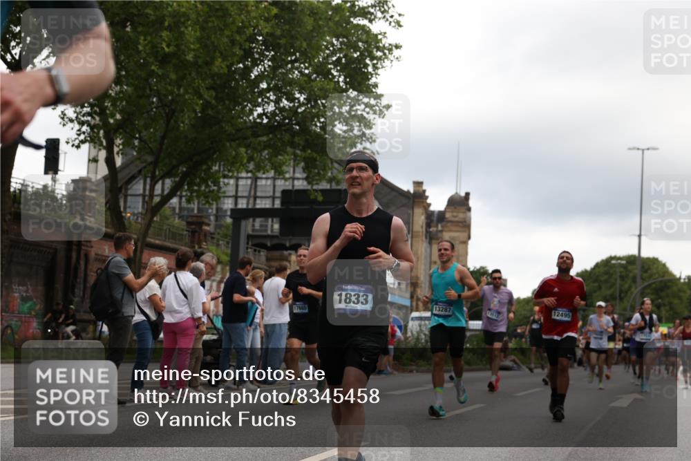 29.06.2025 - hella hamburg halbmarathon Yannick Fuchs http://msf.ph/oto/8345458 29.06.2025 10:52:24 20KM 1319, 1833, 2159, 2250, 2619, 2656, 2711, 2996, 3251, 4550, 4708, 4767, 5277, 5675, 6138, 6147, 6592, 7082, 7659, 7856, 8089, 9230, 9553, 9555, 10020, 10268, 10319, 10518, 10703, 11394, 11605, 11808, 11846, 12378, 12495, 12734, 12735, 12879, 13287, 13512, 13654, 13694, 14355, 14673, 15197, 15434, 15527, 16189, 17531, 17665, 17814, 17827, 17839, 17967, 18727, 18985 meine-sportfotos.de