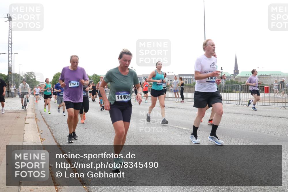 29.06.2025 - hella hamburg halbmarathon Lena Gebhardt http://msf.ph/oto/8345490 29.06.2025 10:38:27 Lombardsbrücke 12671, 249, 17511, 13, 14406, 73833, 56, 1196, 1394, 1457, 1596, 1721, 1742, 1791, 1901, 1966, 2113, 2151, 2498, 2576, 2660, 2693, 2786, 3010, 3094, 3095, 3216, 3242, 3286, 3323, 3338, 3635, 3636, 3716, 3726, 3777, 3841, 3880, 4028, 4139, 4155, 4159, 4259, 4260, 4316, 4414, 4883, 4921, 5085, 5089, 5155, 5300, 5617, 5684, 5713, 5735, 5913, 6199, 6200, 6695, 6696, 6751, 6875, 6930, 7117, 7118, 7148, 7165, 7371, 7552, 7561, 7629, 7692, 7849, 7868, 7914 meine-sportfotos.de