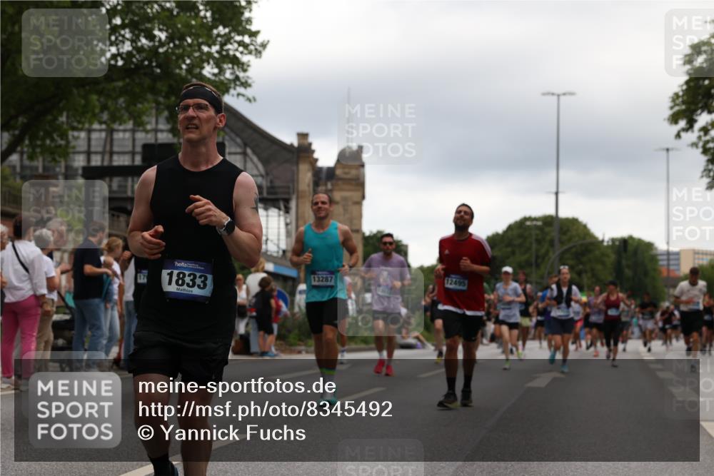 29.06.2025 - hella hamburg halbmarathon Yannick Fuchs http://msf.ph/oto/8345492 29.06.2025 10:52:24 20KM 1319, 1833, 2159, 2250, 2619, 2656, 2711, 2996, 3251, 4550, 4708, 4767, 5277, 5675, 6138, 6147, 6592, 7082, 7659, 7856, 8089, 9230, 9553, 9555, 10020, 10268, 10319, 10518, 10703, 11394, 11605, 11808, 11846, 12378, 12495, 12734, 12735, 12879, 13287, 13512, 13654, 13694, 14355, 14673, 15197, 15434, 15527, 16189, 17531, 17665, 17814, 17827, 17839, 17967, 18727, 18985 meine-sportfotos.de