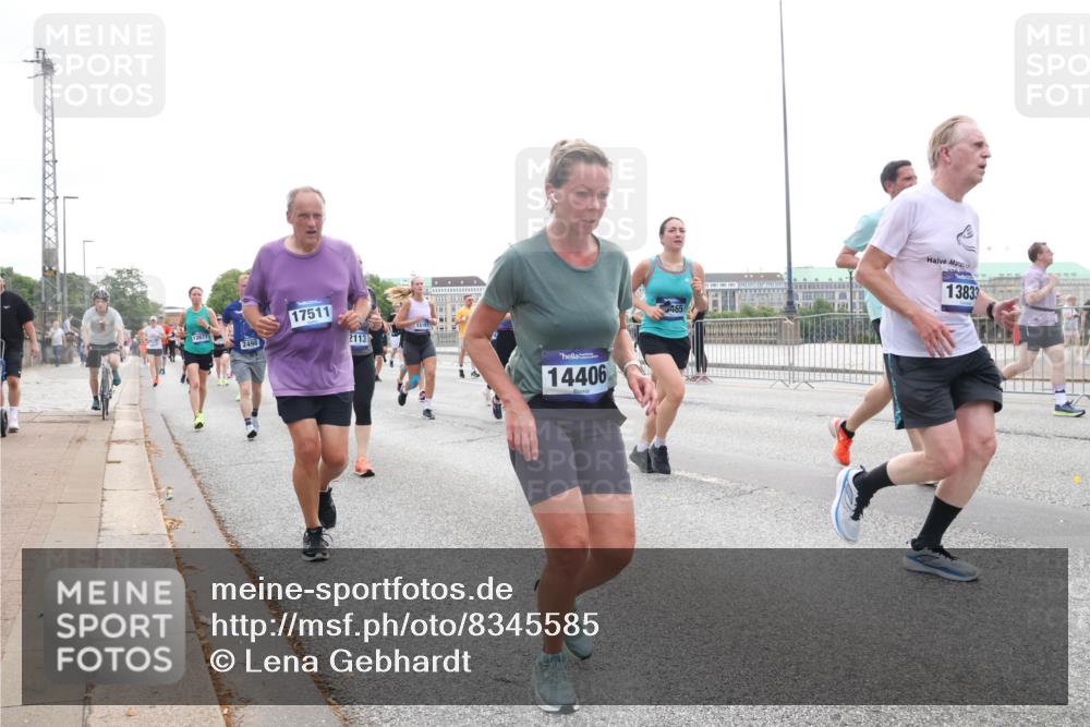 29.06.2025 - hella hamburg halbmarathon Lena Gebhardt http://msf.ph/oto/8345585 29.06.2025 10:38:27 Lombardsbrücke 12677, 2498, 17511, 2113, 15101, 14406, 13833, 56, 1196, 1394, 1457, 1596, 1721, 1742, 1791, 1901, 1966, 2113, 2151, 2498, 2576, 2660, 2693, 2786, 3010, 3094, 3095, 3216, 3242, 3286, 3323, 3338, 3635, 3636, 3716, 3726, 3777, 3841, 3880, 4028, 4139, 4155, 4159, 4259, 4260, 4316, 4414, 4883, 4921, 5085, 5089, 5155, 5300, 5617, 5684, 5713, 5735, 5913, 6199, 6200, 6695, 6696, 6751, 6875, 6930, 7117, 7118, 7148, 7165, 7371, 7552, 7561, 7629, 7692, 7849, 7868, 7914 meine-sportfotos.de
