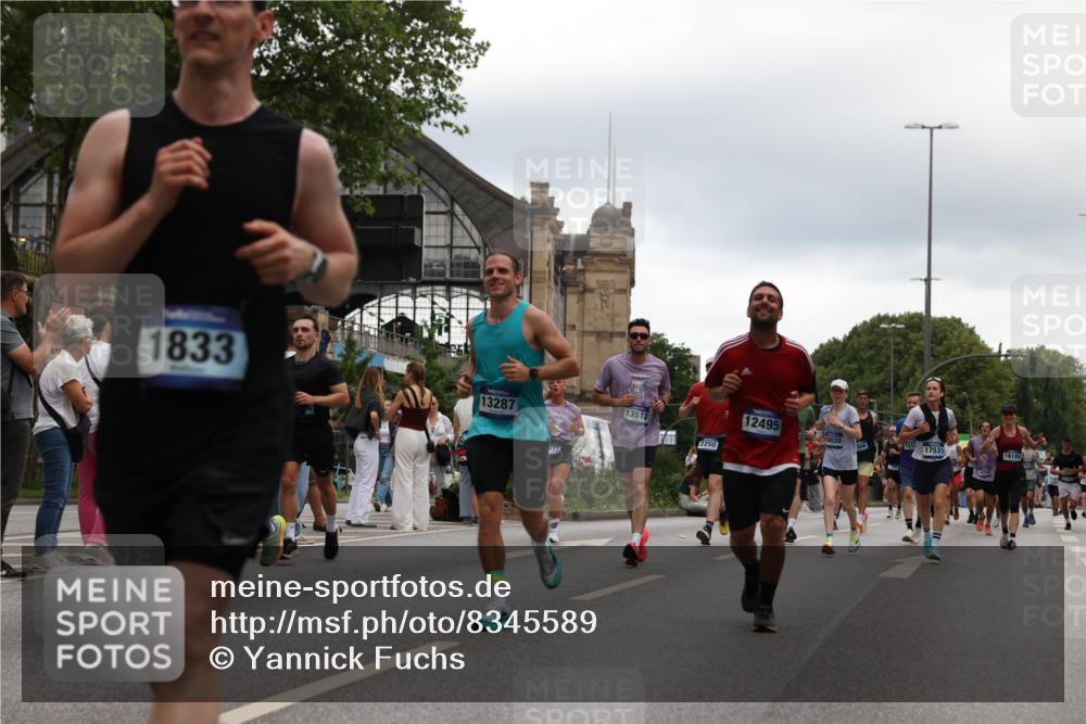 29.06.2025 - hella hamburg halbmarathon Yannick Fuchs http://msf.ph/oto/8345589 29.06.2025 10:52:25 20KM 1319, 1833, 2159, 2250, 2619, 2711, 2996, 3251, 4550, 4708, 4767, 5675, 6138, 6147, 6592, 7082, 7659, 7856, 8089, 9230, 9553, 9555, 10020, 10268, 10319, 10518, 10703, 11394, 11605, 11808, 11846, 12378, 12495, 12734, 12735, 12879, 13287, 13512, 13654, 13694, 14355, 14673, 15197, 15434, 15527, 16189, 17531, 17665, 17814, 17839, 17967, 18682, 18727, 18985 meine-sportfotos.de