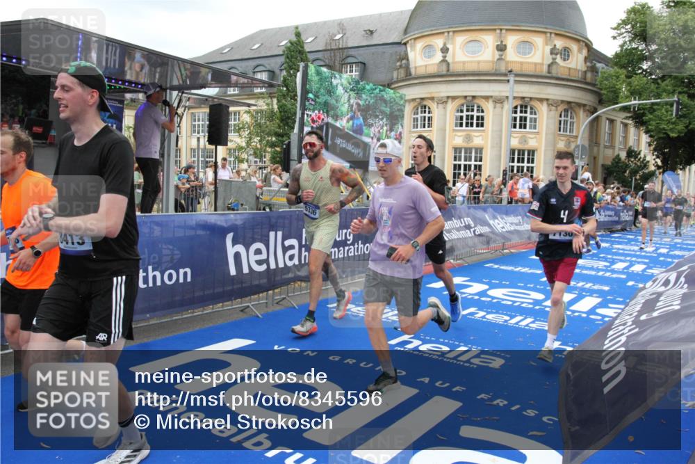 29.06.2025 - hella hamburg halbmarathon Michael Strokosch http://msf.ph/oto/8345596 29.06.2025 10:52:06 Ziel 2595, 4033, 5336, 5378, 6390, 7130, 7409, 7724, 7732, 8413, 8977, 10057, 12580, 15356, 15506, 15829, 16179, 16666, 17978, 18869 meine-sportfotos.de