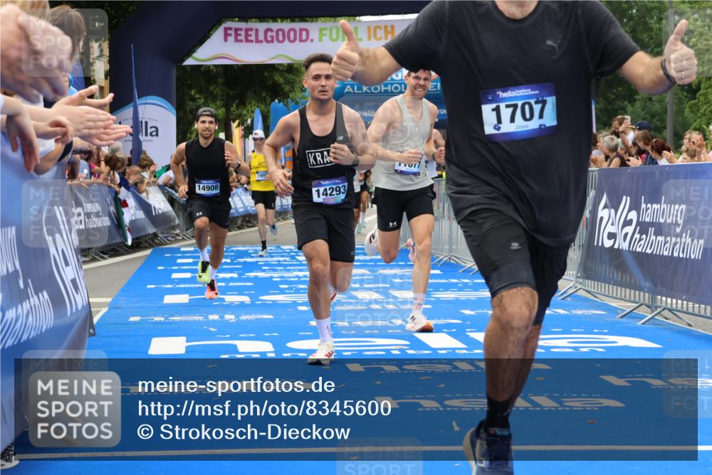 29.06.2025 - hella hamburg halbmarathon Strokosch-Dieckow http://msf.ph/oto/8345600 29.06.2025 10:32:35 Ziel 1707, 1990, 7965, 11877, 12987, 13199, 13961, 14293, 14908, 16619, 17117, 17151, 18135, 18562, 18563 meine-sportfotos.de