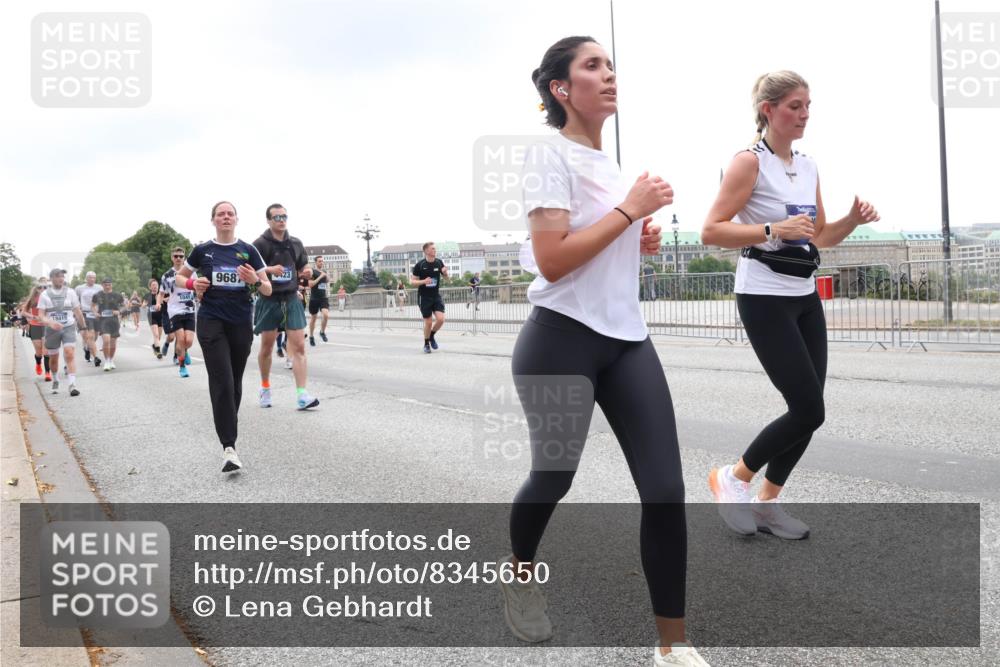 29.06.2025 - hella hamburg halbmarathon Lena Gebhardt http://msf.ph/oto/8345650 29.06.2025 10:47:49 Lombardsbrücke 1045, 18415, 968, 23, 1045, 1174, 1175, 1246, 1392, 1434, 1523, 1618, 1639, 1701, 1926, 2148, 2163, 2197, 2407, 2491, 2545, 2704, 2790, 2882, 2994, 3049, 3339, 3468, 4037, 4325, 4327, 4423, 4856, 4974, 4975, 5621, 5622, 5886, 5895, 6255, 6256, 6995, 7240, 7393, 7394, 7403, 7427, 7916, 7970, 8077, 8270, 8310, 8550, 8774, 8953, 9018, 9356, 9687, 9696, 9697, 10658, 10777, 10794, 10991, 11351, 11458, 11548, 11730, 11738, 11802, 11909, 12431 meine-sportfotos.de