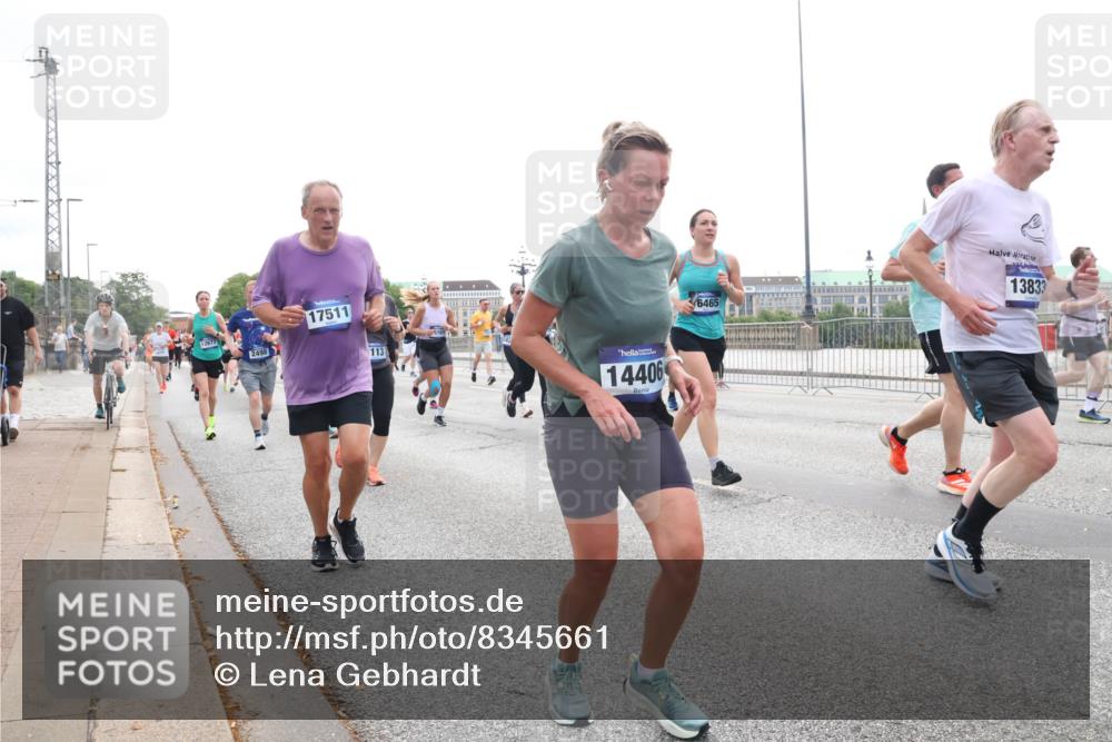29.06.2025 - hella hamburg halbmarathon Lena Gebhardt http://msf.ph/oto/8345661 29.06.2025 10:38:27 Lombardsbrücke 12677, 2498, 17511, 113, 14406, 6465, 13833, 56, 1196, 1394, 1457, 1596, 1721, 1742, 1791, 1901, 1966, 2113, 2151, 2498, 2576, 2660, 2693, 2786, 3010, 3094, 3095, 3216, 3242, 3286, 3323, 3338, 3635, 3636, 3716, 3726, 3777, 3841, 3880, 4028, 4139, 4155, 4159, 4259, 4260, 4316, 4414, 4883, 4921, 5085, 5089, 5155, 5300, 5617, 5684, 5713, 5735, 5913, 6199, 6200, 6695, 6696, 6751, 6875, 6930, 7117, 7118, 7148, 7165, 7371, 7552, 7561, 7629, 7692, 7849, 7868, 7914 meine-sportfotos.de