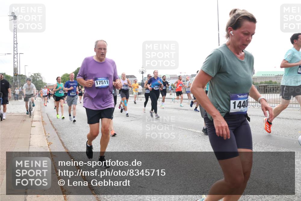 29.06.2025 - hella hamburg halbmarathon Lena Gebhardt http://msf.ph/oto/8345715 29.06.2025 10:38:28 Lombardsbrücke 12677, 2498, 17511, 15101, 1424, 9699, 1440, 56, 1196, 1394, 1457, 1596, 1721, 1742, 1791, 1901, 1966, 2113, 2151, 2498, 2576, 2660, 2693, 2786, 3010, 3094, 3095, 3216, 3242, 3286, 3323, 3338, 3635, 3636, 3716, 3726, 3777, 3841, 3880, 4028, 4139, 4155, 4159, 4259, 4260, 4316, 4414, 4883, 4921, 5085, 5089, 5155, 5300, 5617, 5684, 5713, 5735, 5913, 6199, 6200, 6695, 6696, 6751, 6875, 6930, 7117, 7118, 7148, 7165, 7371, 7552, 7561, 7629, 7692, 7849, 7868, 7914 meine-sportfotos.de