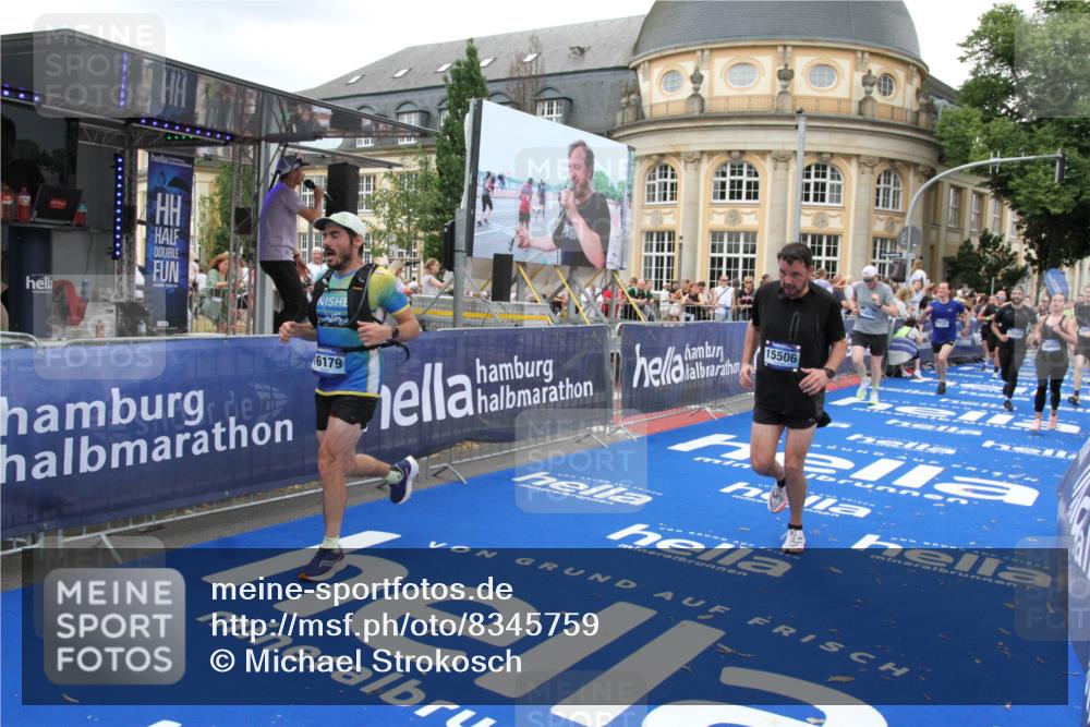 29.06.2025 - hella hamburg halbmarathon Michael Strokosch http://msf.ph/oto/8345759 29.06.2025 10:52:09 Ziel 1482, 2397, 2595, 5093, 5336, 5378, 7732, 12580, 13726, 14248, 15356, 15506, 15829, 16179, 16666, 17033, 18801 meine-sportfotos.de