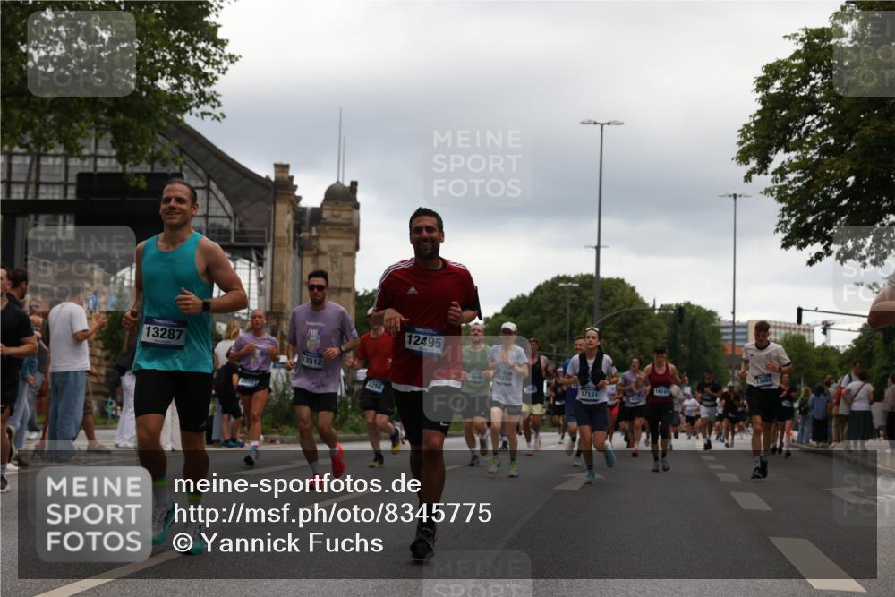 29.06.2025 - hella hamburg halbmarathon Yannick Fuchs http://msf.ph/oto/8345775 29.06.2025 10:52:25 20KM 1319, 1833, 2159, 2250, 2619, 2711, 2996, 3251, 4550, 4708, 4767, 5675, 6138, 6147, 6592, 7082, 7659, 7856, 8089, 9230, 9553, 9555, 10020, 10268, 10319, 10518, 10703, 11394, 11605, 11808, 11846, 12378, 12495, 12734, 12735, 12879, 13287, 13512, 13654, 13694, 14355, 14673, 15197, 15434, 15527, 16189, 17531, 17665, 17814, 17839, 17967, 18682, 18727, 18985 meine-sportfotos.de