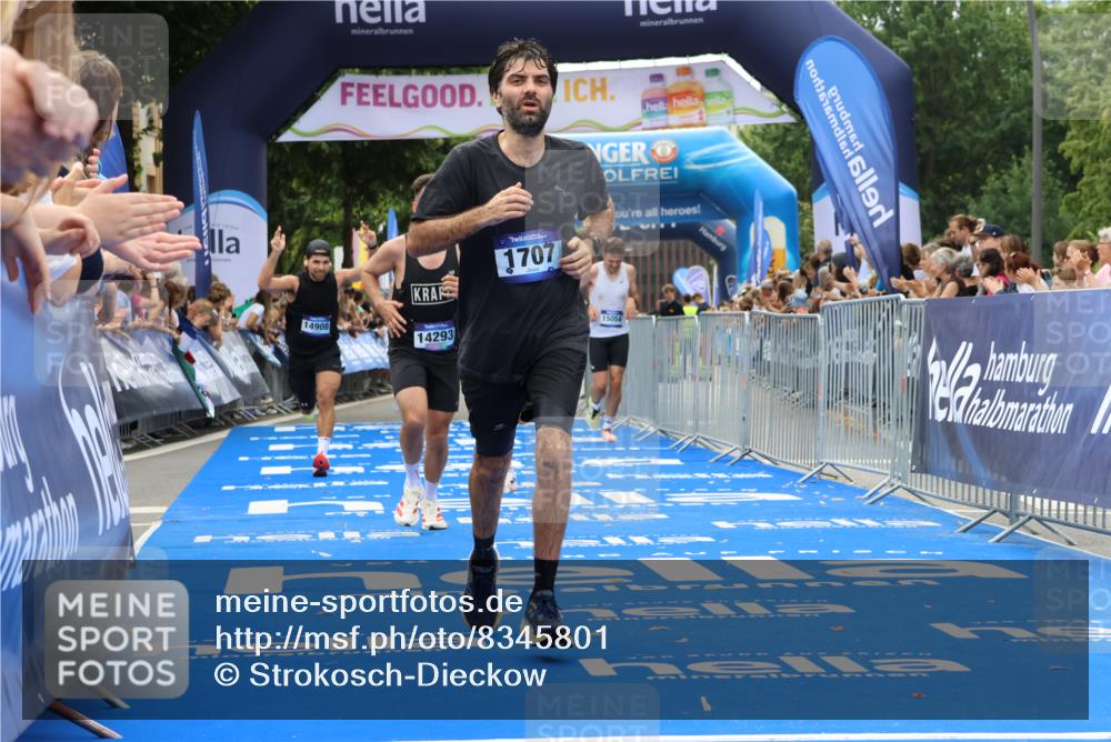 29.06.2025 - hella hamburg halbmarathon Strokosch-Dieckow http://msf.ph/oto/8345801 29.06.2025 10:32:34 Ziel 1707, 1990, 11745, 11877, 12987, 13199, 13961, 14293, 14908, 16619, 17117, 18135, 18562, 18563 meine-sportfotos.de