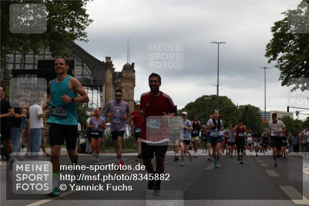 29.06.2025 - hella hamburg halbmarathon Yannick Fuchs http://msf.ph/oto/8345882 29.06.2025 10:52:25 20KM 1319, 1833, 2159, 2250, 2619, 2711, 2996, 3251, 4550, 4708, 4767, 5675, 6138, 6147, 6592, 7082, 7659, 7856, 8089, 9230, 9553, 9555, 10020, 10268, 10319, 10518, 10703, 11394, 11605, 11808, 11846, 12378, 12495, 12734, 12735, 12879, 13287, 13512, 13654, 13694, 14355, 14673, 15197, 15434, 15527, 16189, 17531, 17665, 17814, 17839, 17967, 18682, 18727, 18985 meine-sportfotos.de