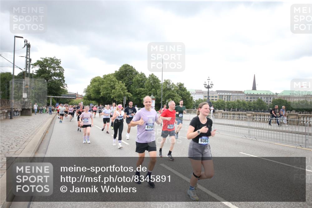 29.06.2025 - hella hamburg halbmarathon Jannik Wohlers http://msf.ph/oto/8345891 29.06.2025 10:56:02 Lombardsbrücke 1047, 1113, 2143, 2307, 2915, 3257, 3438, 3520, 3675, 3676, 3953, 3987, 4083, 4773, 5237, 5438, 5693, 5757, 6690, 7090, 7307, 7711, 8108, 8517, 8606, 8766, 9383, 9948, 9953, 10555, 10569, 10740, 10784, 10932, 11298, 11628, 12221, 12295, 12296, 12543, 13096, 13965, 14613, 15443, 15747, 16034, 16655, 16934, 17084, 17092, 17398, 17494, 17649, 17673, 17797, 18047, 18197, 18247, 18798 meine-sportfotos.de