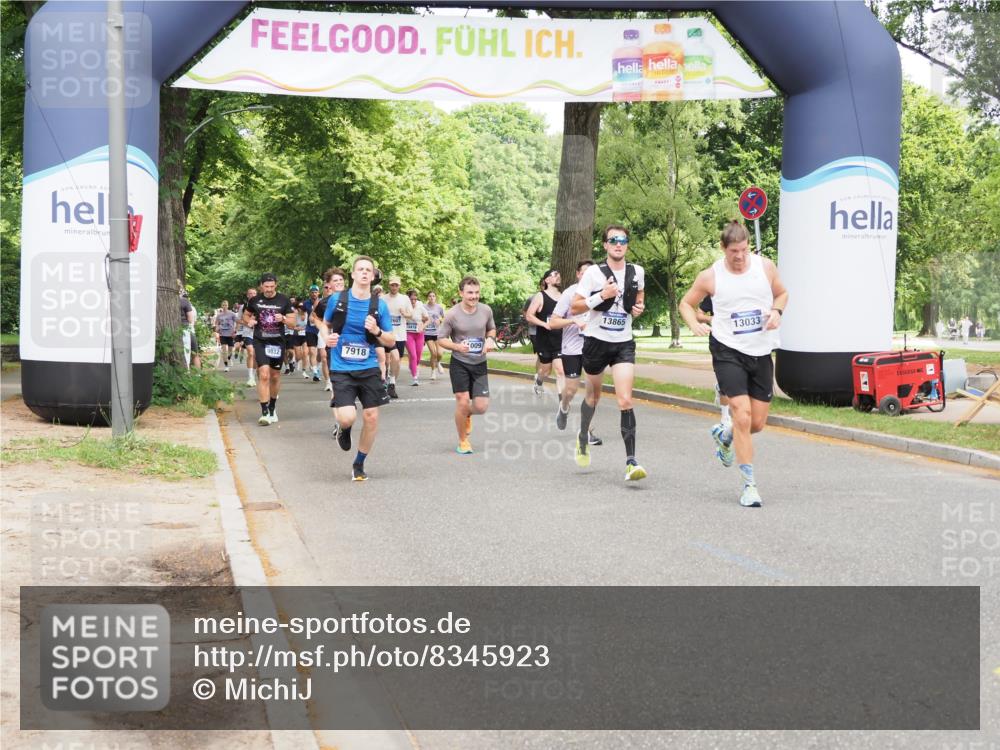 29.06.2025 - hella hamburg halbmarathon MichiJ http://msf.ph/oto/8345923 29.06.2025 10:40:36 Zwischen KM18-KM19 3999, 6877, 7232, 9032, 12490, 13033, 13803, 13865, 16357, 16780, 18487 meine-sportfotos.de