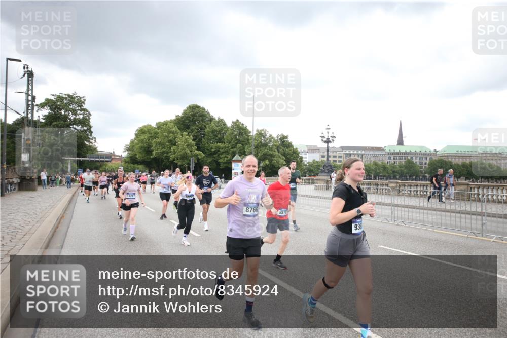29.06.2025 - hella hamburg halbmarathon Jannik Wohlers http://msf.ph/oto/8345924 29.06.2025 10:56:03 Lombardsbrücke 1047, 1113, 2143, 2307, 2915, 3438, 3520, 3675, 3676, 3953, 3987, 4083, 4773, 5237, 5438, 5693, 5757, 6690, 7090, 7307, 7711, 8108, 8517, 8606, 8766, 9383, 9948, 9953, 10555, 10569, 10932, 11298, 11628, 12221, 12295, 12296, 12543, 13096, 13965, 14613, 15443, 15747, 16034, 16934, 17084, 17092, 17494, 17649, 17673, 17797, 18047, 18197, 18247, 18798 meine-sportfotos.de