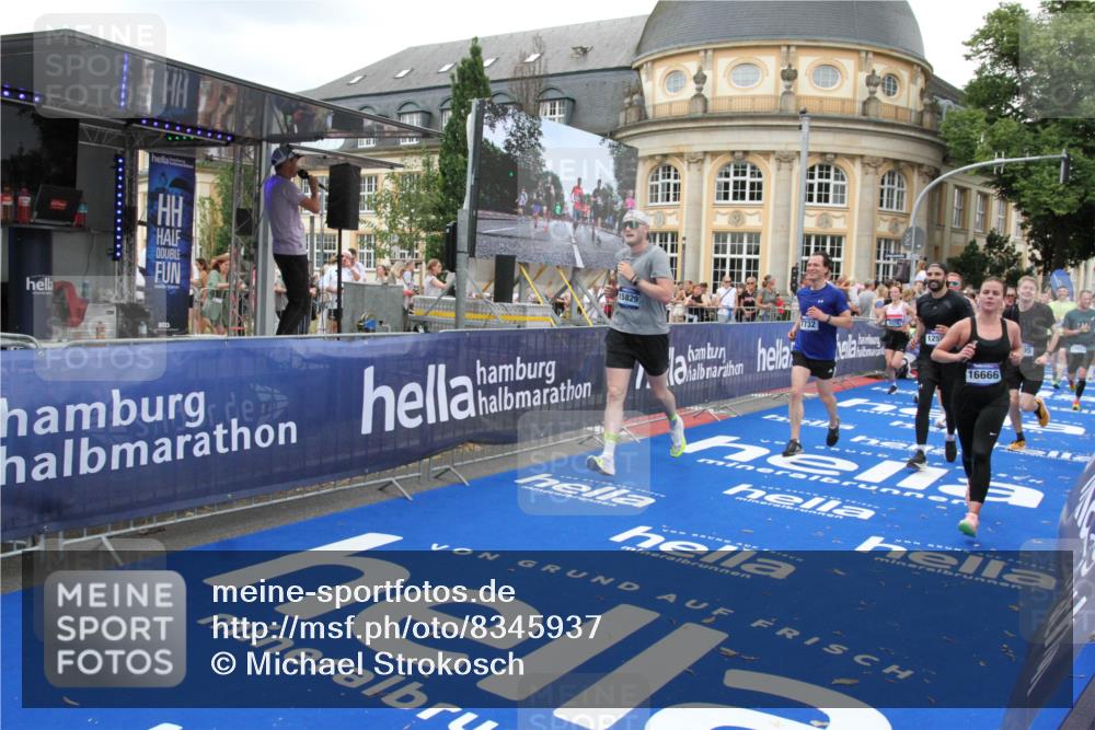 29.06.2025 - hella hamburg halbmarathon Michael Strokosch http://msf.ph/oto/8345937 29.06.2025 10:52:11 Ziel 1482, 2397, 2595, 5032, 5093, 5378, 6897, 7732, 9082, 12135, 12580, 13726, 14248, 14300, 15506, 15829, 16003, 16179, 16320, 16666, 17033, 17130, 18475, 18801 meine-sportfotos.de