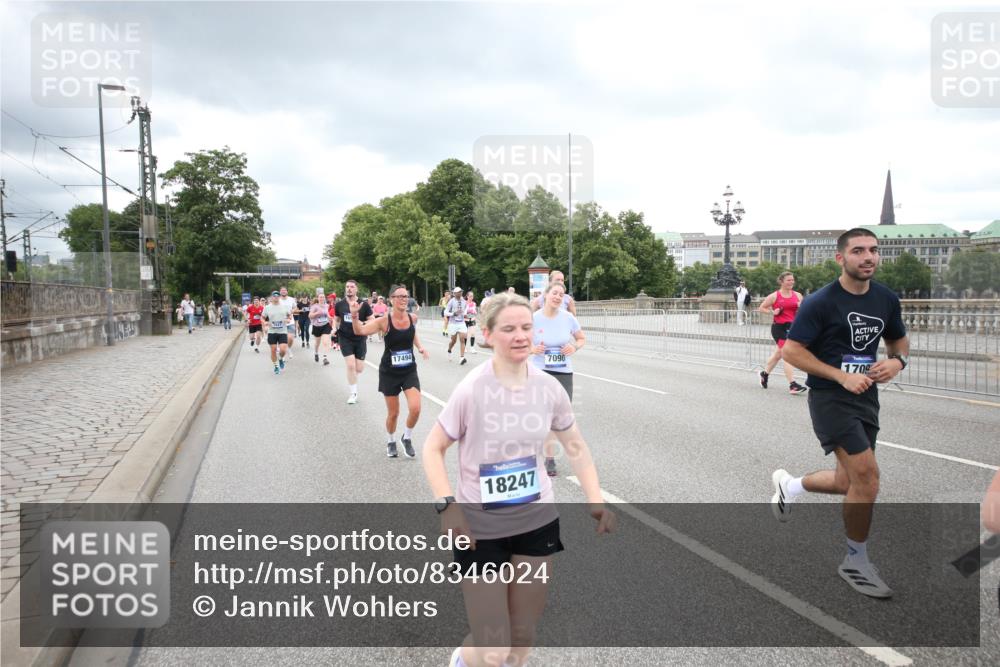 29.06.2025 - hella hamburg halbmarathon Jannik Wohlers http://msf.ph/oto/8346024 29.06.2025 10:56:05 Lombardsbrücke 1047, 1113, 2143, 2307, 2887, 2915, 2991, 3438, 3520, 3614, 3675, 3676, 3953, 3987, 4773, 5237, 5438, 5693, 5757, 6690, 7090, 7307, 7711, 8108, 8517, 8606, 8766, 8939, 8943, 9383, 9910, 9948, 9953, 10555, 10569, 10571, 10932, 10936, 11089, 11204, 11628, 12221, 12543, 13096, 13965, 14613, 14746, 15443, 15747, 16034, 16934, 17084, 17092, 17494, 17649, 17673, 17797, 18047, 18197, 18247, 18798 meine-sportfotos.de