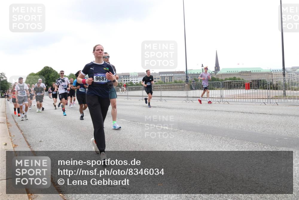 29.06.2025 - hella hamburg halbmarathon Lena Gebhardt http://msf.ph/oto/8346034 29.06.2025 10:47:49 Lombardsbrücke 18415, 1099, 1045, 16018, 9687, 1045, 1174, 1175, 1246, 1392, 1434, 1523, 1618, 1639, 1701, 1926, 2148, 2163, 2197, 2407, 2491, 2545, 2704, 2790, 2882, 2994, 3049, 3339, 3468, 4037, 4325, 4327, 4423, 4856, 4974, 4975, 5621, 5622, 5886, 5895, 6255, 6256, 6995, 7240, 7393, 7394, 7403, 7427, 7916, 7970, 8077, 8270, 8310, 8550, 8774, 8953, 9018, 9356, 9687, 9696, 9697, 10658, 10777, 10794, 10991, 11351, 11458, 11548, 11730, 11738, 11802, 11909, 12431 meine-sportfotos.de