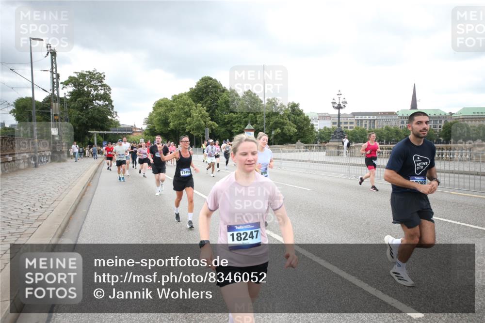 29.06.2025 - hella hamburg halbmarathon Jannik Wohlers http://msf.ph/oto/8346052 29.06.2025 10:56:05 Lombardsbrücke 1047, 1113, 2143, 2307, 2887, 2915, 2991, 3438, 3520, 3614, 3675, 3676, 3953, 3987, 4773, 5237, 5438, 5693, 5757, 6690, 7090, 7307, 7711, 8108, 8517, 8606, 8766, 8939, 8943, 9383, 9910, 9948, 9953, 10555, 10569, 10571, 10932, 10936, 11089, 11204, 11628, 12221, 12543, 13096, 13965, 14613, 14746, 15443, 15747, 16034, 16934, 17084, 17092, 17494, 17649, 17673, 17797, 18047, 18197, 18247, 18798 meine-sportfotos.de