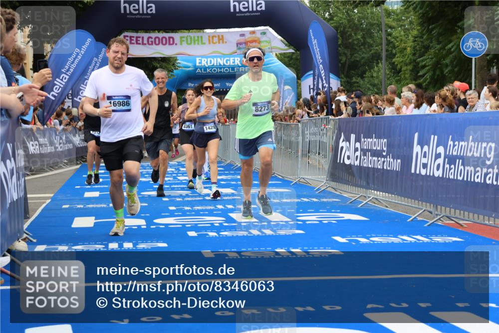 29.06.2025 - hella hamburg halbmarathon Strokosch-Dieckow http://msf.ph/oto/8346063 29.06.2025 10:53:10 Ziel 2074, 2111, 2208, 3059, 3258, 4121, 7312, 7383, 7864, 8273, 8361, 9142, 9537, 12875, 14323, 15179, 16929, 16986, 19208 meine-sportfotos.de