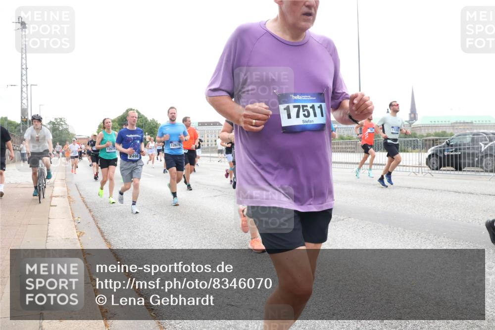 29.06.2025 - hella hamburg halbmarathon Lena Gebhardt http://msf.ph/oto/8346070 29.06.2025 10:38:28 Lombardsbrücke 12677, 2498, 12675, 17511, 56, 1196, 1394, 1457, 1596, 1721, 1742, 1791, 1901, 1966, 2113, 2151, 2498, 2576, 2660, 2693, 2786, 3010, 3094, 3095, 3216, 3242, 3286, 3323, 3338, 3635, 3636, 3716, 3726, 3777, 3841, 3880, 4028, 4139, 4155, 4159, 4259, 4260, 4316, 4414, 4883, 4921, 5085, 5089, 5155, 5300, 5617, 5684, 5713, 5735, 5913, 6199, 6200, 6695, 6696, 6751, 6875, 6930, 7117, 7118, 7148, 7165, 7371, 7552, 7561, 7629, 7692, 7849, 7868, 7914 meine-sportfotos.de