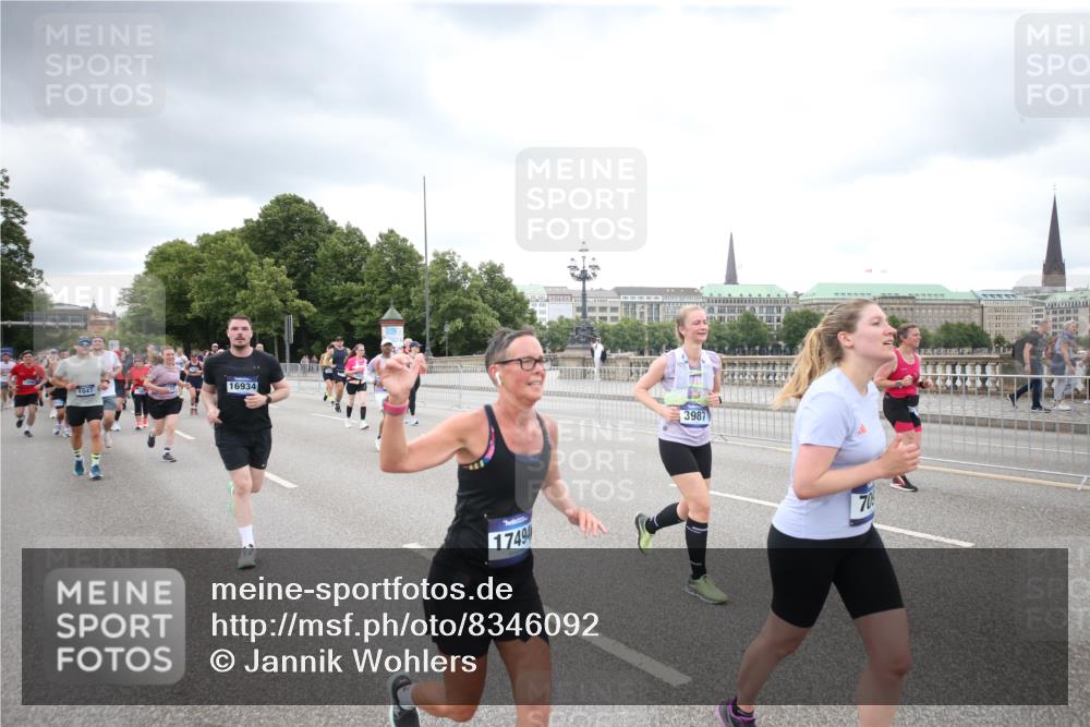 29.06.2025 - hella hamburg halbmarathon Jannik Wohlers http://msf.ph/oto/8346092 29.06.2025 10:56:06 Lombardsbrücke 1047, 1113, 2143, 2307, 2887, 2915, 2991, 3438, 3520, 3614, 3675, 3676, 3953, 3987, 4773, 5237, 5438, 5693, 5757, 6690, 7090, 7307, 7711, 8108, 8606, 8766, 8939, 8943, 9383, 9910, 9948, 9953, 10555, 10569, 10571, 10932, 10936, 11089, 11204, 11628, 12221, 12543, 13096, 13108, 13965, 14613, 14746, 15443, 15747, 16034, 16934, 17084, 17092, 17494, 17797, 18047, 18197, 18247, 18798 meine-sportfotos.de