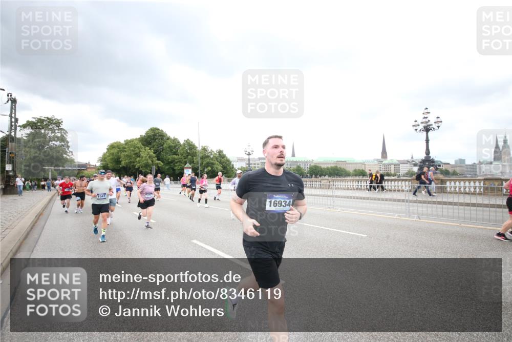 29.06.2025 - hella hamburg halbmarathon Jannik Wohlers http://msf.ph/oto/8346119 29.06.2025 10:56:08 Lombardsbrücke 1047, 1113, 2143, 2307, 2887, 2915, 2991, 3438, 3520, 3614, 3675, 3676, 3953, 3987, 4773, 5237, 5438, 5693, 5911, 6690, 7090, 7307, 7711, 8108, 8606, 8766, 8939, 8943, 9172, 9210, 9383, 9910, 10555, 10569, 10571, 10932, 10936, 11089, 11204, 11628, 12221, 12543, 13096, 13108, 14613, 14711, 14746, 15747, 16034, 16934, 17092, 17494, 17797, 18047, 18197, 18247, 18798 meine-sportfotos.de