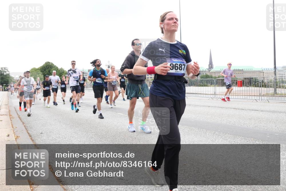 29.06.2025 - hella hamburg halbmarathon Lena Gebhardt http://msf.ph/oto/8346164 29.06.2025 10:47:50 Lombardsbrücke 18415, 1618, 1045, 16018, 18474, 9687, 1045, 1174, 1175, 1246, 1392, 1434, 1618, 1639, 1701, 1926, 2148, 2163, 2197, 2407, 2491, 2545, 2704, 2790, 2882, 2994, 3049, 3339, 3468, 4037, 4325, 4327, 4423, 4856, 4974, 4975, 5621, 5622, 5886, 5895, 6255, 6256, 6995, 7240, 7393, 7394, 7403, 7427, 7916, 7970, 8077, 8270, 8310, 8550, 8774, 8953, 9356, 9687, 9696, 9697, 10658, 10777, 10794, 10991, 11351, 11458, 11548, 11730, 11738, 11781, 11802, 11909, 12431 meine-sportfotos.de