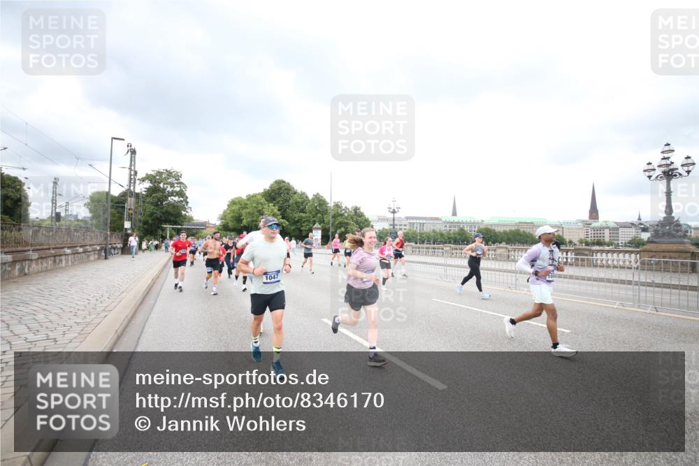 29.06.2025 - hella hamburg halbmarathon Jannik Wohlers http://msf.ph/oto/8346170 29.06.2025 10:56:09 Lombardsbrücke 1047, 1113, 2143, 2307, 2887, 2915, 2991, 3438, 3520, 3614, 3675, 3676, 3953, 3987, 4773, 5237, 5438, 5693, 5911, 6690, 7090, 7307, 7711, 8108, 8606, 8766, 8939, 8943, 9172, 9210, 9383, 9910, 10555, 10569, 10571, 10932, 10936, 11089, 11204, 11628, 12221, 12354, 12543, 13096, 13108, 14613, 14711, 14746, 15747, 16034, 16934, 17092, 17494, 17797, 18047, 18197, 18247, 18798 meine-sportfotos.de