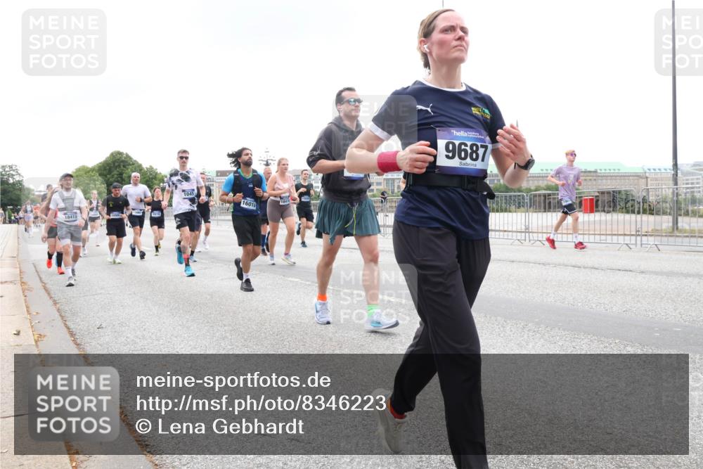 29.06.2025 - hella hamburg halbmarathon Lena Gebhardt http://msf.ph/oto/8346223 29.06.2025 10:47:50 Lombardsbrücke 18415, 10991, 1618, 1045, 16018, 1841, 9687, 1045, 1174, 1175, 1246, 1392, 1434, 1618, 1639, 1701, 1926, 2148, 2163, 2197, 2407, 2491, 2545, 2704, 2790, 2882, 2994, 3049, 3339, 3468, 4037, 4325, 4327, 4423, 4856, 4974, 4975, 5621, 5622, 5886, 5895, 6255, 6256, 6995, 7240, 7393, 7394, 7403, 7427, 7916, 7970, 8077, 8270, 8310, 8550, 8774, 8953, 9356, 9687, 9696, 9697, 10658, 10777, 10794, 10991, 11351, 11458, 11548, 11730, 11738, 11781, 11802, 11909, 12431 meine-sportfotos.de