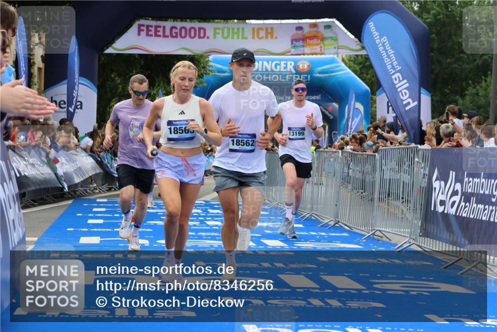 29.06.2025 - hella hamburg halbmarathon Strokosch-Dieckow http://msf.ph/oto/8346256 29.06.2025 10:32:30 Ziel 1707, 5070, 5746, 7845, 8883, 11745, 11877, 13199, 14293, 14908, 16619, 16957, 18135, 18562, 18563 meine-sportfotos.de