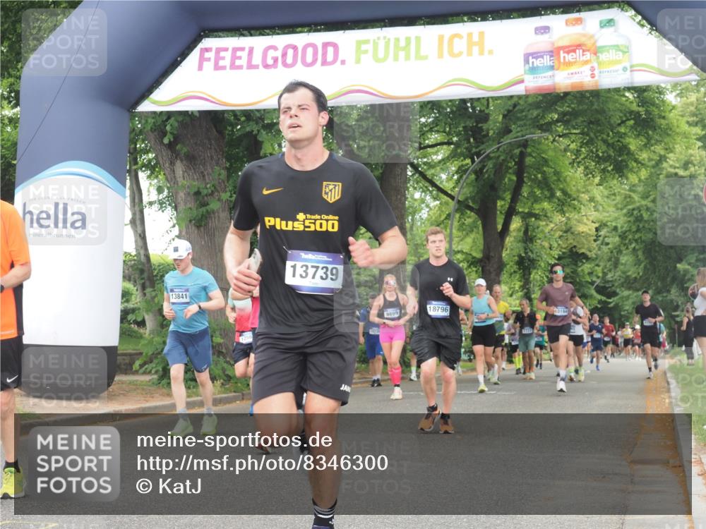 29.06.2025 - hella hamburg halbmarathon KatJ http://msf.ph/oto/8346300 29.06.2025 10:49:41 Zwischen KM18-KM19 1114, 1940, 4859, 6311 meine-sportfotos.de