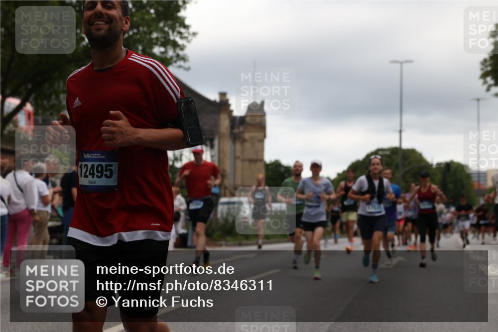 29.06.2025 - hella hamburg halbmarathon Yannick Fuchs http://msf.ph/oto/8346311 29.06.2025 10:52:27 20KM 1319, 1833, 2159, 2250, 2619, 2711, 2996, 3251, 4550, 4767, 5675, 6592, 7082, 7659, 7856, 8089, 9230, 9553, 9555, 9835, 10020, 10268, 10319, 10518, 10539, 10703, 11394, 11605, 11808, 11846, 12378, 12495, 12734, 12735, 12809, 12879, 13287, 13512, 13654, 13694, 14355, 14673, 15197, 15434, 15527, 16189, 17531, 17665, 17814, 17839, 17967, 18682, 18727, 18985, 19002, 19003 meine-sportfotos.de