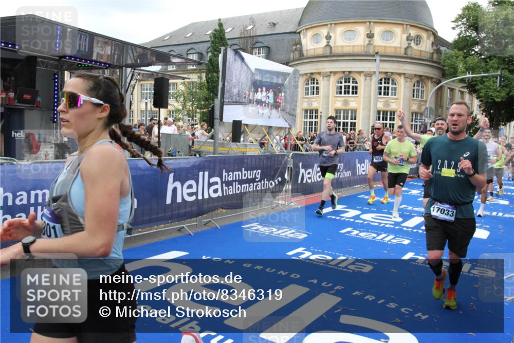 29.06.2025 - hella hamburg halbmarathon Michael Strokosch http://msf.ph/oto/8346319 29.06.2025 10:52:14 Ziel 1482, 2397, 2595, 4837, 5032, 5087, 5093, 5378, 5482, 6897, 7732, 9082, 12135, 12580, 13726, 14248, 14300, 15275, 15829, 16003, 16320, 16591, 16666, 17033, 17130, 18475, 18801 meine-sportfotos.de