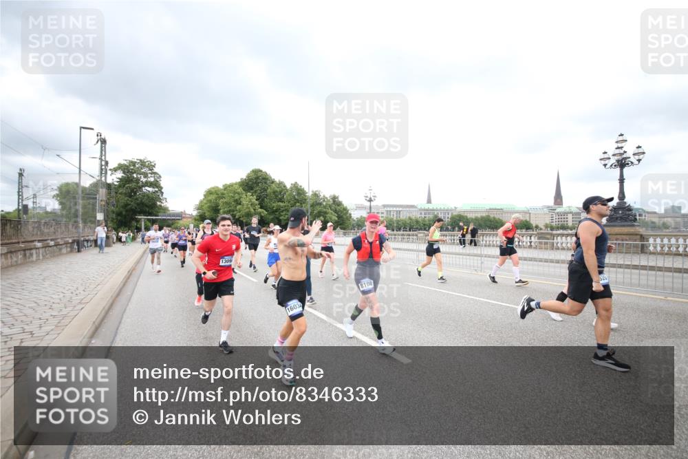 29.06.2025 - hella hamburg halbmarathon Jannik Wohlers http://msf.ph/oto/8346333 29.06.2025 10:56:12 Lombardsbrücke 1047, 2143, 2307, 2887, 2915, 2991, 3438, 3516, 3517, 3520, 3614, 3675, 3676, 3953, 3987, 4773, 5237, 5438, 5911, 6348, 6349, 6690, 7090, 7307, 7711, 8108, 8150, 8606, 8939, 8943, 9172, 9210, 9910, 10555, 10569, 10571, 10932, 10936, 11047, 11089, 11204, 11628, 12221, 12328, 12354, 12543, 12993, 13096, 13108, 13834, 14613, 14711, 14746, 15747, 16034, 16934, 17092, 17494, 17797, 18047, 18197, 18247 meine-sportfotos.de
