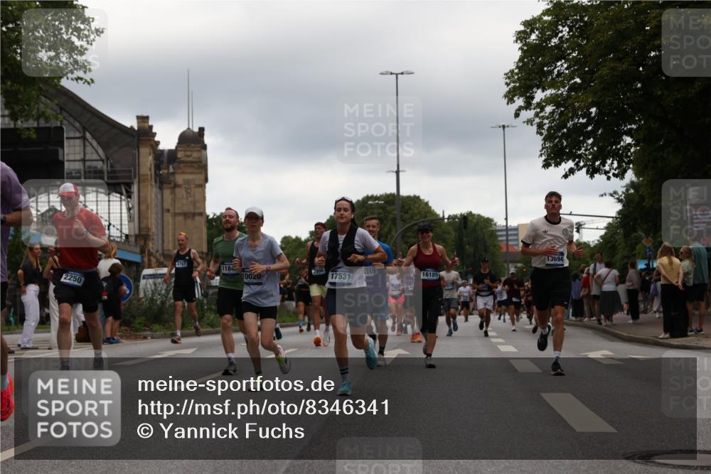 29.06.2025 - hella hamburg halbmarathon Yannick Fuchs http://msf.ph/oto/8346341 29.06.2025 10:52:27 20KM 1319, 1833, 2159, 2250, 2619, 2711, 2996, 3251, 4550, 4767, 5675, 6592, 7082, 7659, 7856, 8089, 9230, 9553, 9555, 9835, 10020, 10268, 10319, 10518, 10539, 10703, 11394, 11605, 11808, 11846, 12378, 12495, 12734, 12735, 12809, 12879, 13287, 13512, 13654, 13694, 14355, 14673, 15197, 15434, 15527, 16189, 17531, 17665, 17814, 17839, 17967, 18682, 18727, 18985, 19002, 19003 meine-sportfotos.de