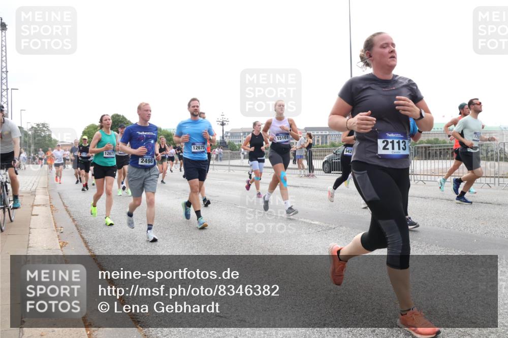 29.06.2025 - hella hamburg halbmarathon Lena Gebhardt http://msf.ph/oto/8346382 29.06.2025 10:38:29 Lombardsbrücke 5735, 12677, 2498, 12675, 15101, 942, 2113, 172, 56, 1196, 1394, 1457, 1596, 1721, 1742, 1791, 1901, 1966, 2113, 2151, 2498, 2576, 2660, 2693, 2786, 3010, 3094, 3095, 3216, 3242, 3286, 3323, 3338, 3635, 3636, 3716, 3726, 3777, 3841, 4028, 4139, 4155, 4159, 4259, 4260, 4316, 4414, 4883, 4921, 5085, 5089, 5155, 5300, 5617, 5684, 5713, 5735, 5913, 6199, 6200, 6695, 6696, 6751, 6875, 6930, 7117, 7118, 7148, 7165, 7371, 7552, 7561, 7629, 7692, 7849, 7868, 7914 meine-sportfotos.de