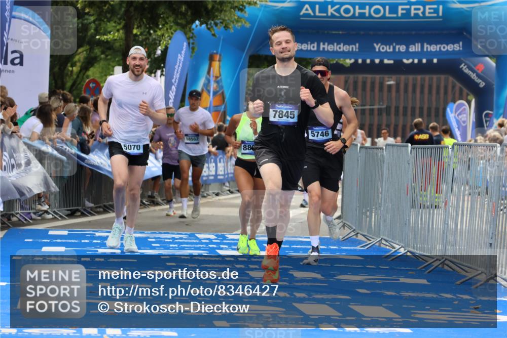 29.06.2025 - hella hamburg halbmarathon Strokosch-Dieckow http://msf.ph/oto/8346427 29.06.2025 10:32:23 Ziel 5070, 5746, 7845, 8883, 10484, 10876, 11745, 13199, 16065, 16957, 18562, 18563 meine-sportfotos.de