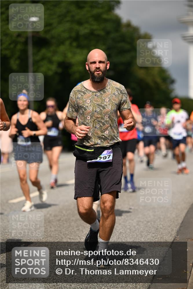 29.06.2025 - hella hamburg halbmarathon Dr. Thomas Lammeyer http://msf.ph/oto/8346430 29.06.2025 10:18:20 Kennedybrücke 1071, 1131, 1406, 1480, 2990, 3020, 3025, 3154, 3728, 3756, 3834, 3939, 5191, 5546, 5670, 6028, 6083, 6366, 6717, 7209, 7442, 7802, 7840, 7991, 8001, 8055, 8147, 8409, 9173, 9663, 9845, 10224, 10610, 10977, 11355 meine-sportfotos.de