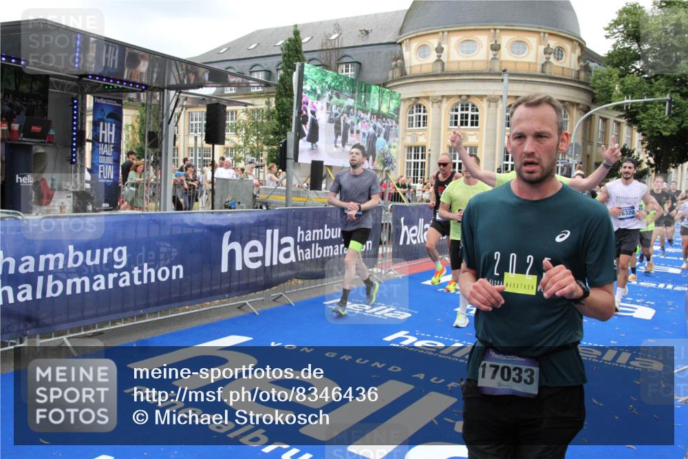 29.06.2025 - hella hamburg halbmarathon Michael Strokosch http://msf.ph/oto/8346436 29.06.2025 10:52:15 Ziel 1482, 2397, 2595, 4837, 5032, 5087, 5093, 5378, 5482, 6897, 9074, 9082, 12135, 12580, 13726, 14248, 14300, 15275, 16003, 16320, 16591, 17033, 17130, 18475, 18801 meine-sportfotos.de