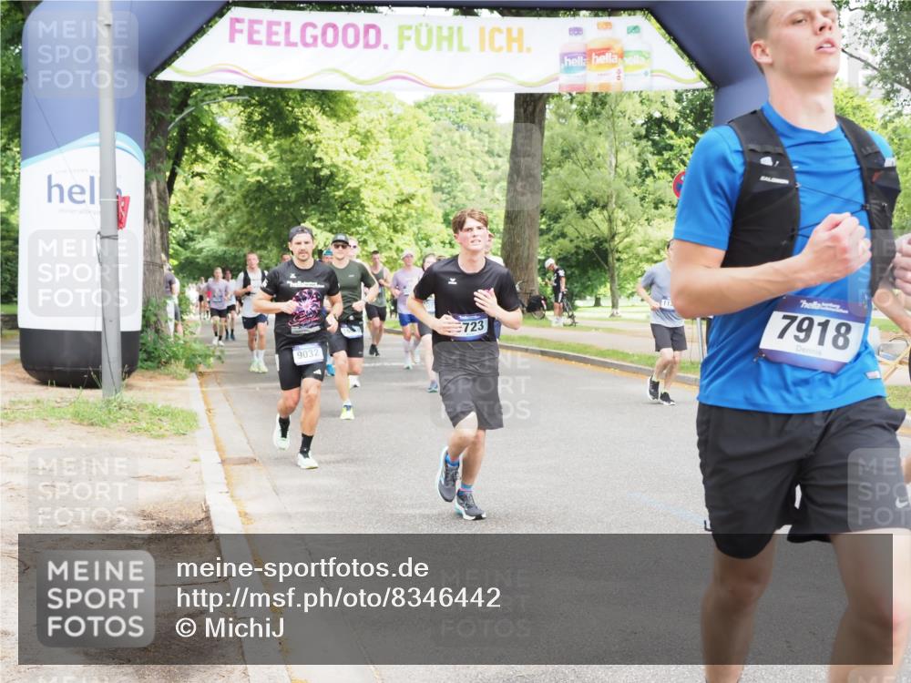 29.06.2025 - hella hamburg halbmarathon MichiJ http://msf.ph/oto/8346442 29.06.2025 10:40:39 Zwischen KM18-KM19 3334, 3999, 6723, 7918, 9032, 10724, 11009, 11333, 12490, 12607, 13033, 13803, 13865, 14239, 16467, 16780, 18487 meine-sportfotos.de