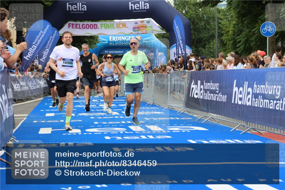 29.06.2025 - hella hamburg halbmarathon Strokosch-Dieckow http://msf.ph/oto/8346459 29.06.2025 10:53:10 Ziel 2074, 2111, 2208, 3059, 3258, 4121, 7312, 7383, 7864, 8273, 8361, 9142, 9537, 12875, 14323, 15179, 16929, 16986, 19208 meine-sportfotos.de
