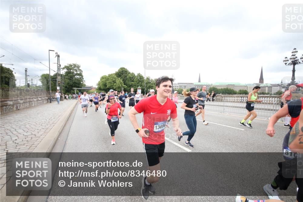 29.06.2025 - hella hamburg halbmarathon Jannik Wohlers http://msf.ph/oto/8346480 29.06.2025 10:56:12 Lombardsbrücke 1047, 2143, 2307, 2887, 2915, 2991, 3438, 3516, 3517, 3520, 3614, 3675, 3676, 3953, 3987, 4773, 5237, 5438, 5911, 6348, 6349, 6690, 7090, 7307, 7711, 8108, 8150, 8606, 8939, 8943, 9172, 9210, 9910, 10555, 10569, 10571, 10932, 10936, 11047, 11089, 11204, 11628, 12221, 12328, 12354, 12543, 12993, 13096, 13108, 13834, 14613, 14711, 14746, 15747, 16034, 16934, 17092, 17494, 17797, 18047, 18197, 18247 meine-sportfotos.de
