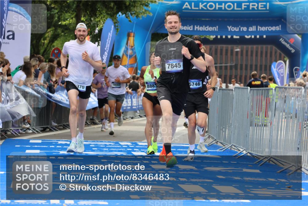 29.06.2025 - hella hamburg halbmarathon Strokosch-Dieckow http://msf.ph/oto/8346483 29.06.2025 10:32:23 Ziel 5070, 5746, 7845, 8883, 10484, 10876, 11745, 13199, 16065, 16957, 18562, 18563 meine-sportfotos.de