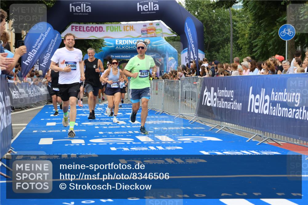 29.06.2025 - hella hamburg halbmarathon Strokosch-Dieckow http://msf.ph/oto/8346506 29.06.2025 10:53:10 Ziel 2074, 2111, 2208, 3059, 3258, 4121, 7312, 7383, 7864, 8273, 8361, 9142, 9537, 12875, 14323, 15179, 16929, 16986, 19208 meine-sportfotos.de