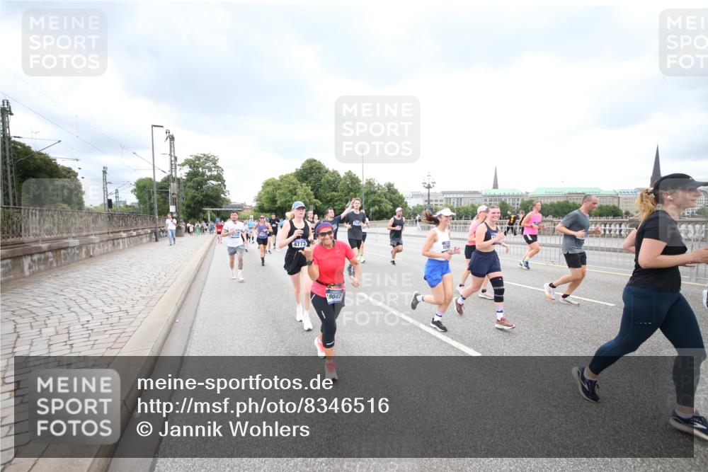 29.06.2025 - hella hamburg halbmarathon Jannik Wohlers http://msf.ph/oto/8346516 29.06.2025 10:56:13 Lombardsbrücke 1047, 2143, 2307, 2887, 2991, 3438, 3516, 3517, 3520, 3614, 3675, 3676, 3953, 3987, 4094, 4118, 4773, 5237, 5438, 5911, 6348, 6349, 7090, 7307, 7711, 8108, 8150, 8606, 8939, 8943, 9172, 9210, 9910, 10555, 10569, 10571, 10932, 10936, 11047, 11089, 11204, 12221, 12328, 12354, 12543, 12993, 13096, 13108, 13834, 14613, 14711, 14746, 15215, 15747, 16034, 16934, 17092, 17494, 17797, 18047, 18197, 18247 meine-sportfotos.de