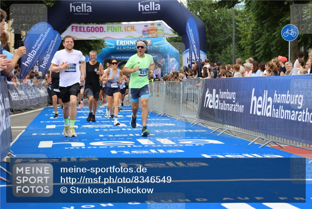 29.06.2025 - hella hamburg halbmarathon Strokosch-Dieckow http://msf.ph/oto/8346549 29.06.2025 10:53:10 Ziel 2074, 2111, 2208, 3059, 3258, 4121, 7312, 7383, 7864, 8273, 8361, 9142, 9537, 12875, 14323, 15179, 16929, 16986, 19208 meine-sportfotos.de