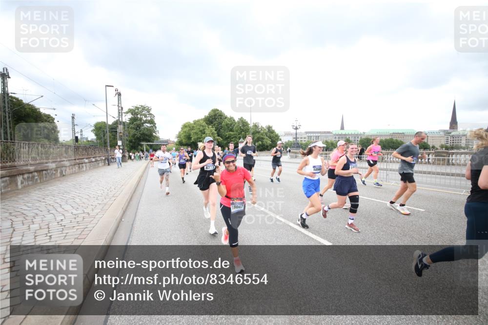29.06.2025 - hella hamburg halbmarathon Jannik Wohlers http://msf.ph/oto/8346554 29.06.2025 10:56:13 Lombardsbrücke 1047, 2143, 2307, 2887, 2991, 3438, 3516, 3517, 3520, 3614, 3675, 3676, 3953, 3987, 4094, 4118, 4773, 5237, 5438, 5911, 6348, 6349, 7090, 7307, 7711, 8108, 8150, 8606, 8939, 8943, 9172, 9210, 9910, 10555, 10569, 10571, 10932, 10936, 11047, 11089, 11204, 12221, 12328, 12354, 12543, 12993, 13096, 13108, 13834, 14613, 14711, 14746, 15215, 15747, 16034, 16934, 17092, 17494, 17797, 18047, 18197, 18247 meine-sportfotos.de